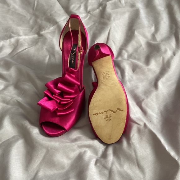Nina Pumps - Picture 3 of 3